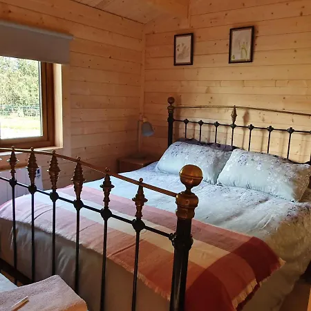 Private 2 Bed Timber Frame House With Hot Tub * Gorey