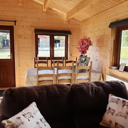 Private 2 Bed Timber Frame House With Hot Tub